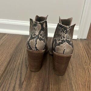 Dolce Vita Booties Boots Suede Size 7.5